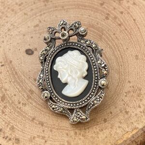 Vintage Sterling Silver Black Onyx Brooch with Opalescent Mother of Pearl Cameo
